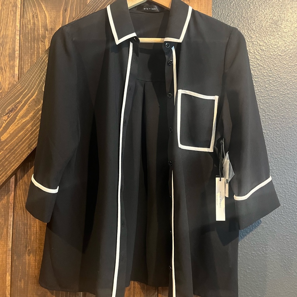 BNWT. Black blouse with piping